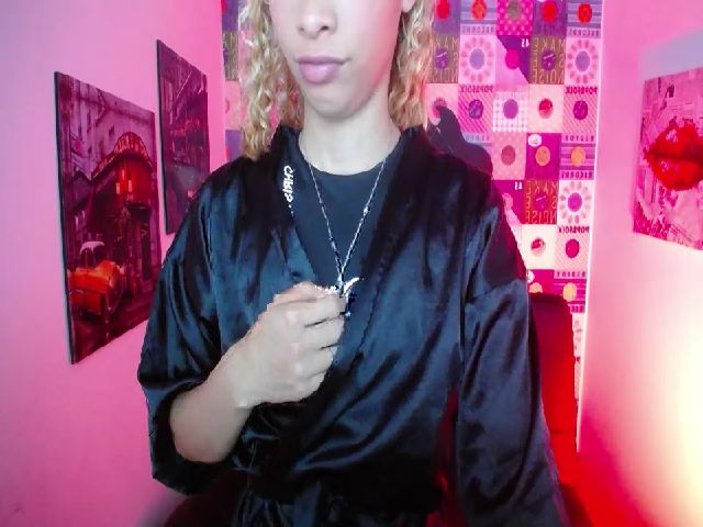 Live sex webcam photo for Kendra_axl10 #263778721