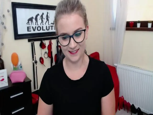 Live sex webcam photo for DREAMxLisa #259154474