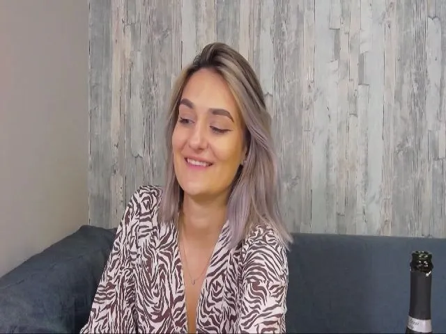 Live sex webcam photo for SecretAmber #255383198