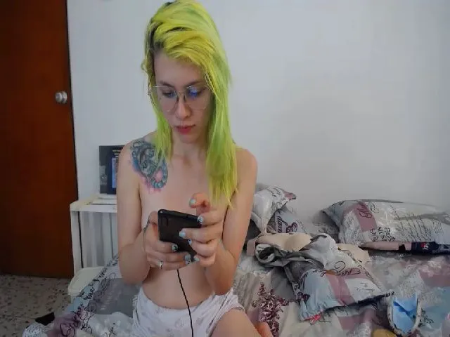 Live sex webcam photo for Miku_Grrr #259321152