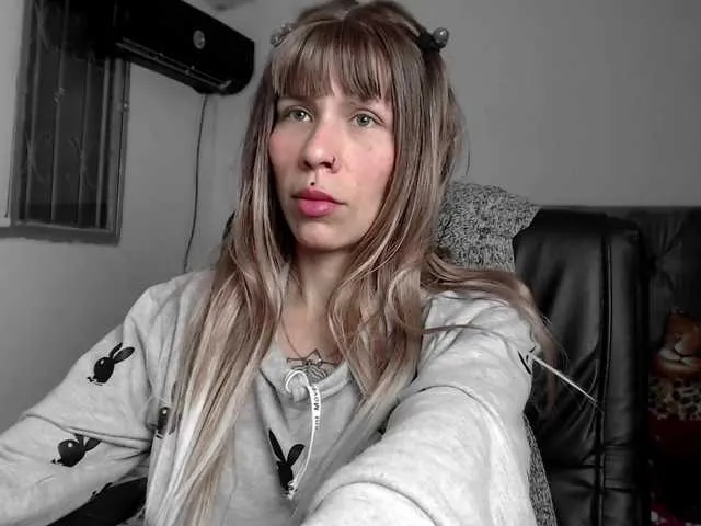 Live sex webcam photo for Maryslut #241083326