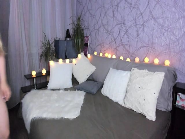 Live sex webcam photo for EllaweL #257251411