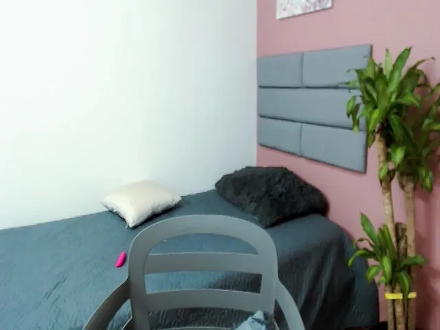 Live sex webcam photo for ella_gamer #264932616