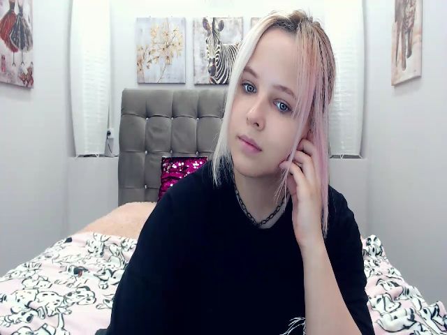 Live sex webcam photo for Helokit #256184998