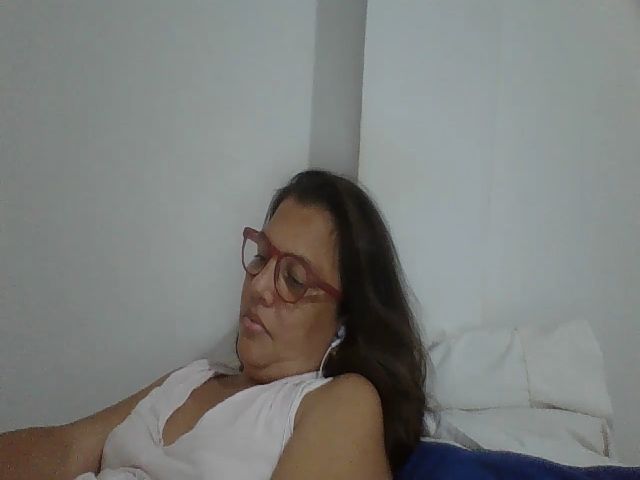 Live sex webcam photo for SweetLola01 #262486499