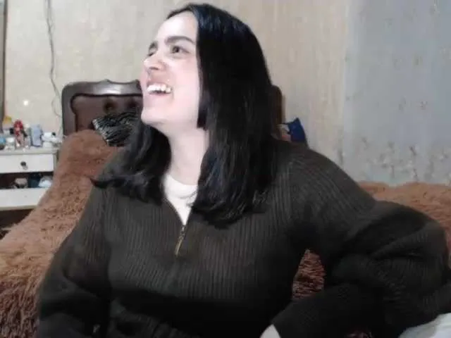 Live sex webcam photo for Katernia48 #240944401