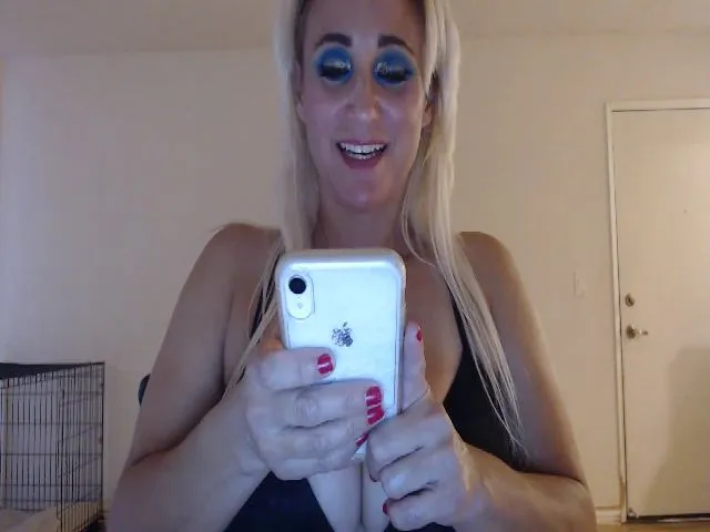Live sex webcam photo for ExoticJewels #258394408