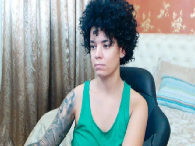 Live sex webcam photo for LaraAnne_ #258811977