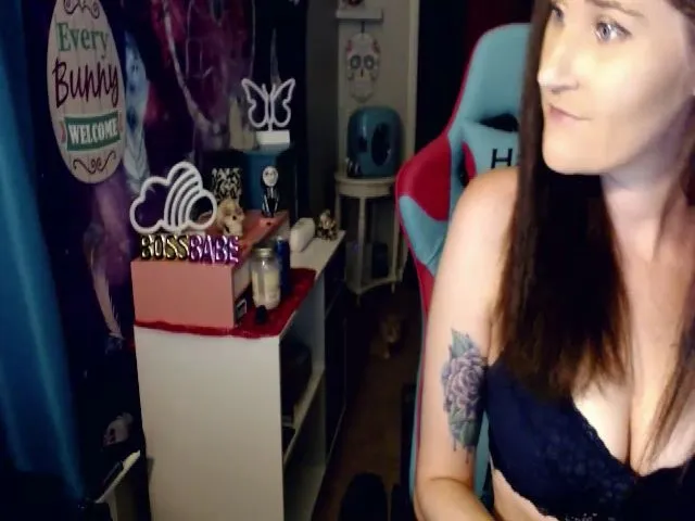 Live sex webcam photo for Lolabunny9 #254686046