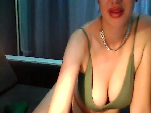 Live sex webcam photo for EmiliyaFoxy #256277198