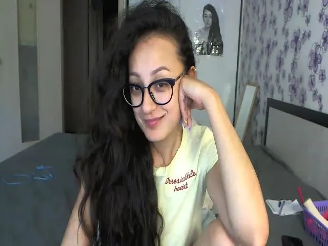 Live sex webcam photo for LiaCherryPie #258525888
