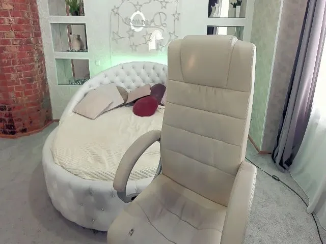 Live sex webcam photo for LaniaMur #254399902