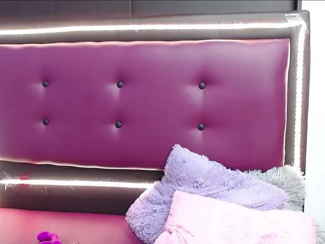 Live sex webcam photo for Sweet-Kitty1 #252048539