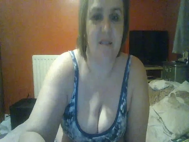 Live sex webcam photo for YUMMYMUMMY39 #253566609