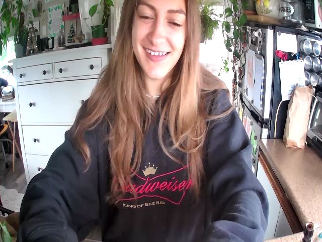 Live sex webcam photo for Sexylexi211 #259340898