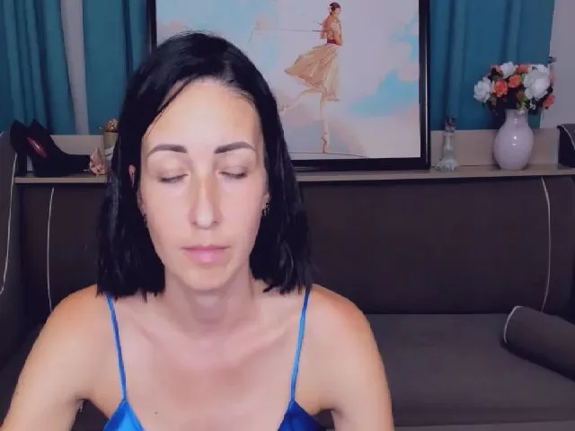 Live sex webcam photo for DorothyRoze #256940394