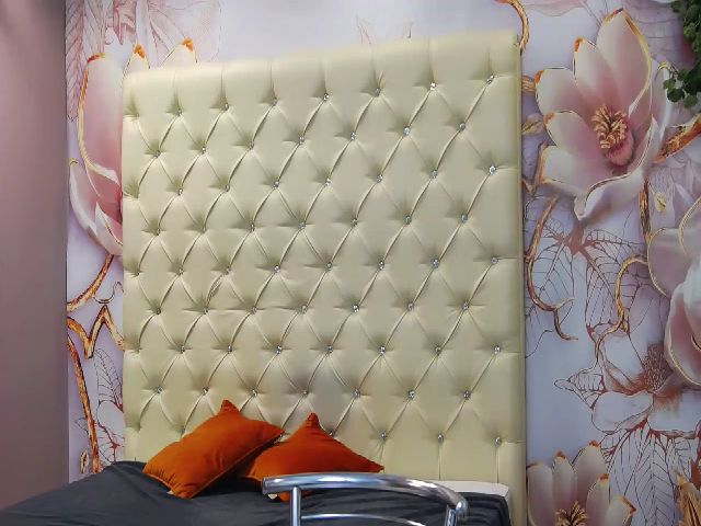 Live sex webcam photo for KristyWalsh #260340022