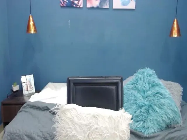 Live sex webcam photo for Estefany_24 #253098471