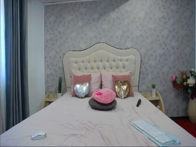 Live sex webcam photo for GracieCute #254468705