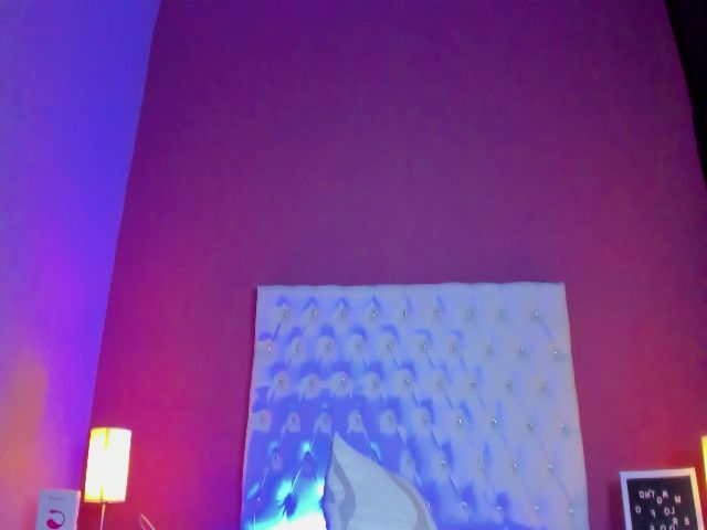 Live sex webcam photo for HaileyVans #255103251