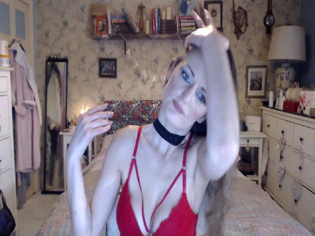 Live sex webcam photo for EnglandsRose #254278405