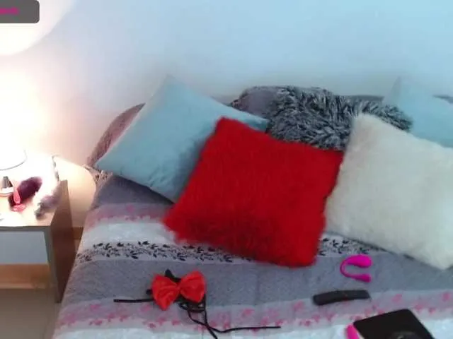 Live sex webcam photo for KaylaGinger #241414831