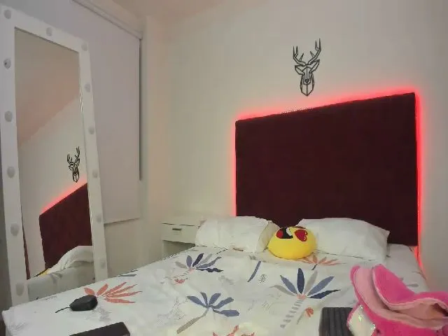 Live sex webcam photo for LittleRed2u #253614256