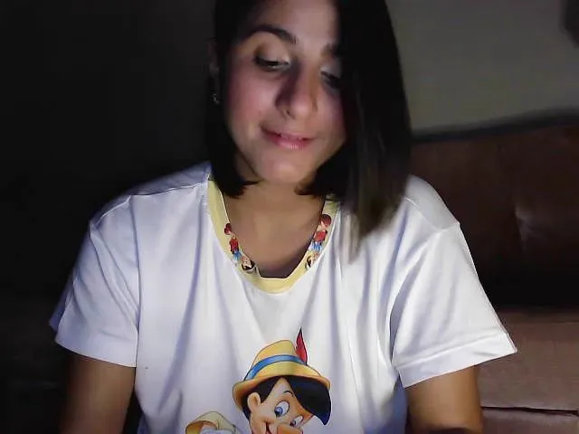 Live sex webcam photo for Sarita30 #265475917