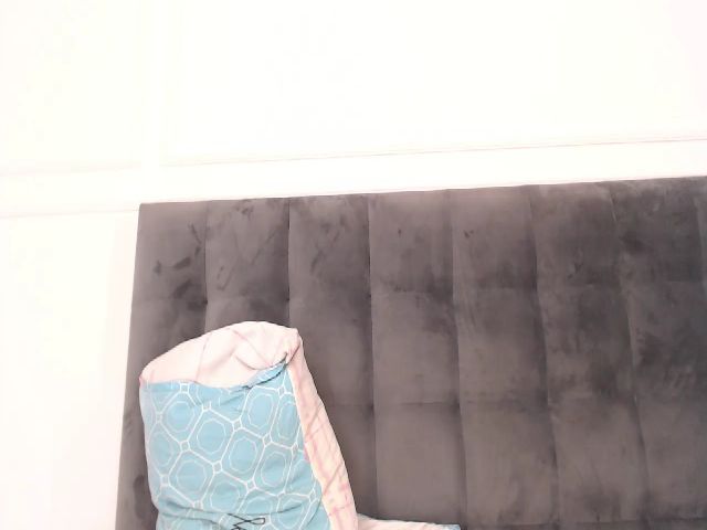 Live sex webcam photo for LittleDesire_ #256532878