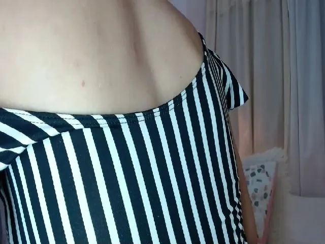 Live sex webcam photo for Silvia_Grey1 #255789782