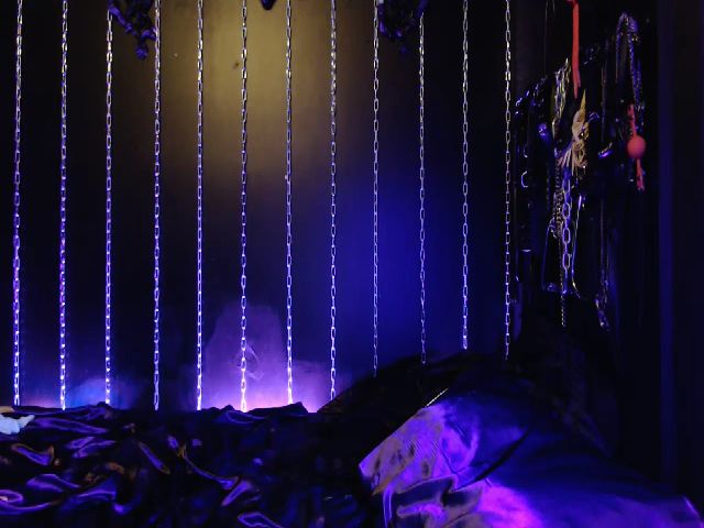 Live sex webcam photo for Goth_stripper #252716974