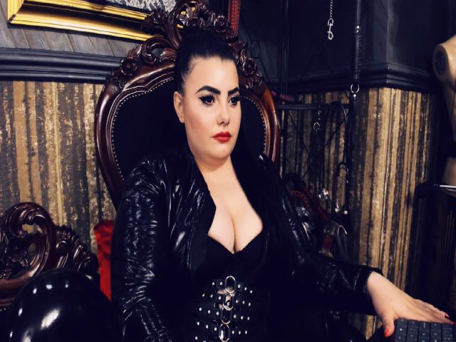 Live sex webcam photo for MelissaGlow #252555081