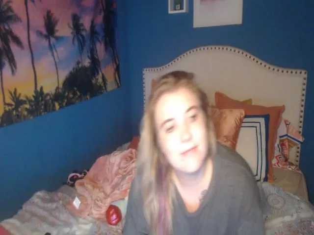 Live sex webcam photo for SnowWhiteXxxx #255515845