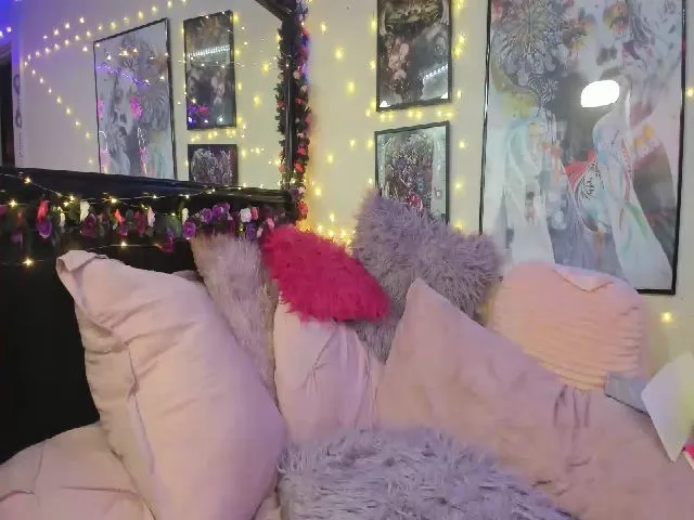 Live sex webcam photo for skyemayhem #262443244