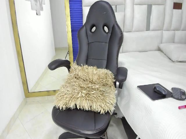 Live sex webcam photo for Scarlet_corte #252721254