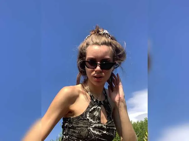 Live sex webcam photo for kika-Co #248753518