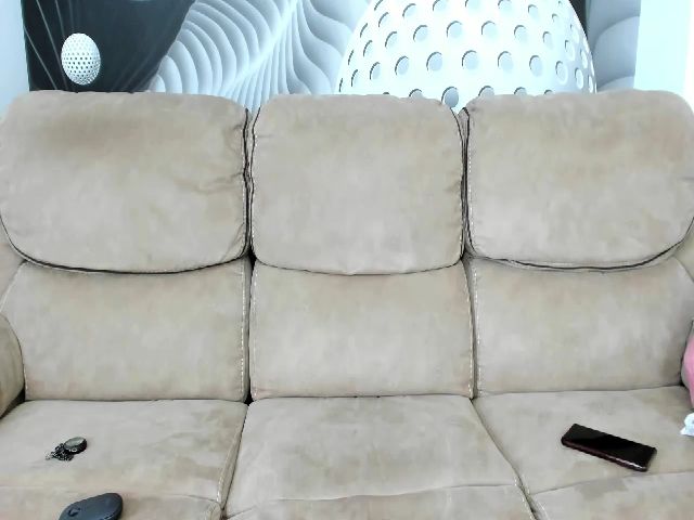 Live sex webcam photo for HaleySweet18 #253001576