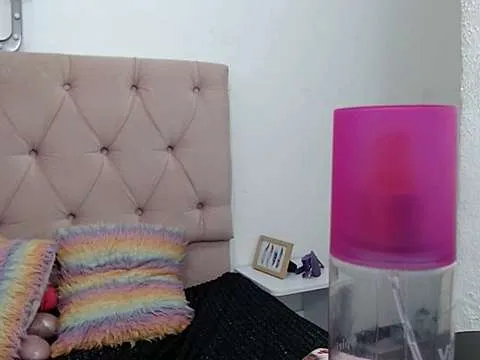 Live sex webcam photo for Lu____La #242860739