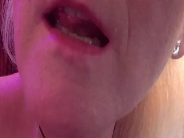 Live sex webcam photo for MoniCutex #253289399