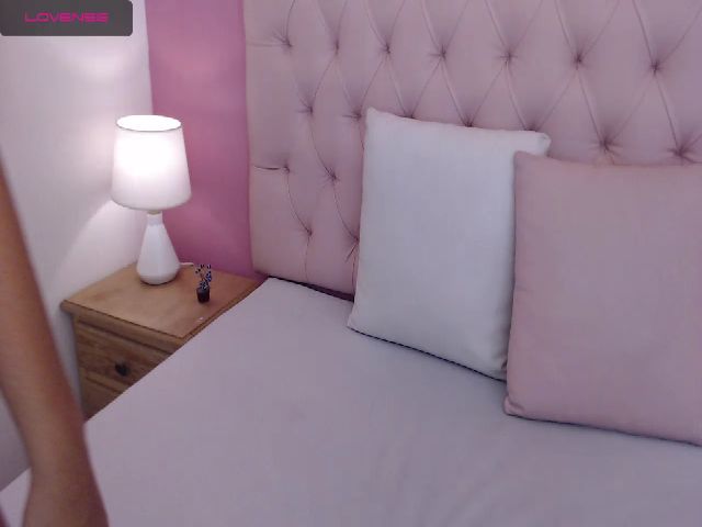 Live sex webcam photo for Keyra_R #258177841