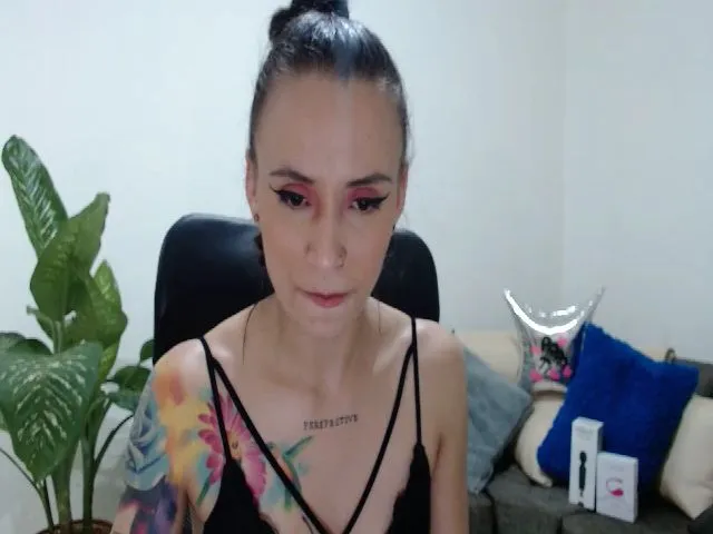 Live sex webcam photo for Avaa22_ #257353738