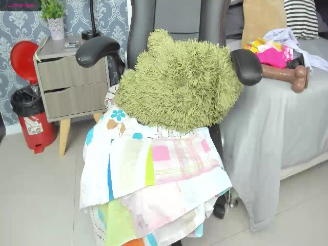 Live sex webcam photo for Linamacallan #263896552