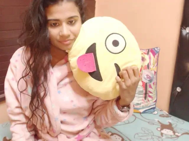 Live sex webcam photo for PARADISEQEEN #265354086