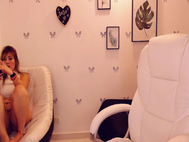 Live sex webcam photo for Isabella_mout #254714368