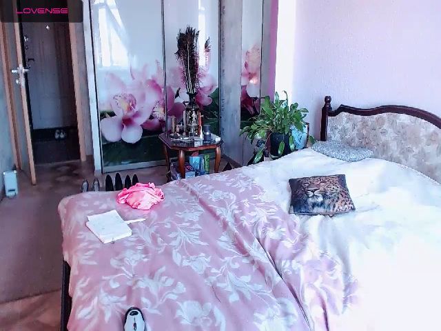 Live sex webcam photo for JuliannaLux #252867514