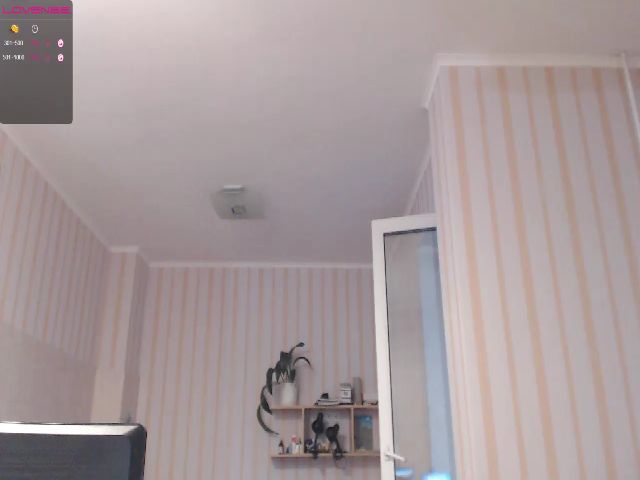 Live sex webcam photo for DinaGreen #255351203