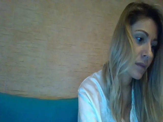 Live sex webcam photo for Kiley5 #260116599