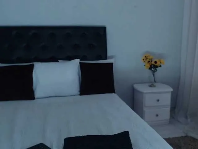 Live sex webcam photo for IriisMoonx #241044623