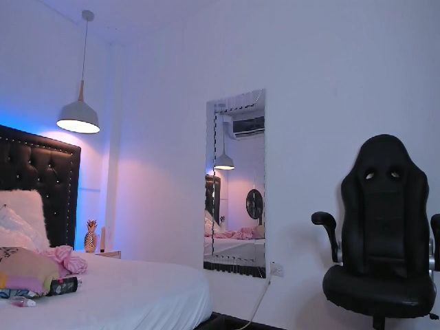 Live sex webcam photo for Vanessa_Samir #265423519