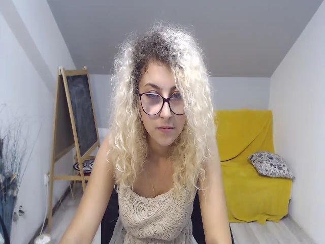 Live sex webcam photo for CurlyBella #254747273